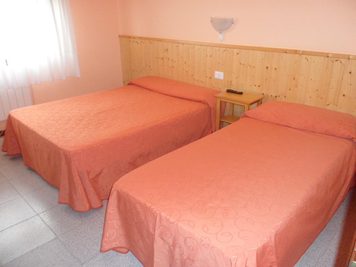 Hostal Alce Hotel Nigran Exterior photo