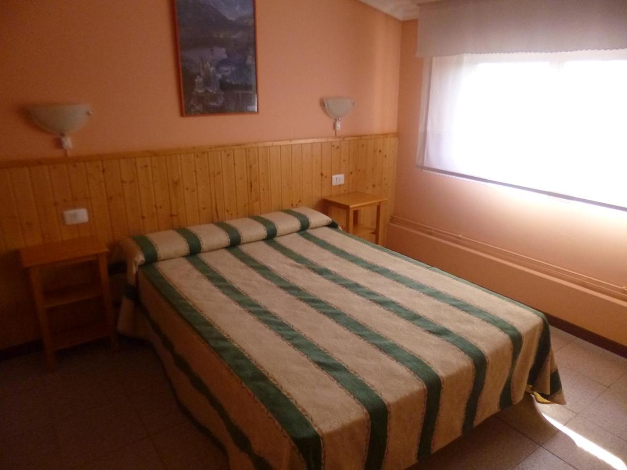 Hostal Alce Hotel Nigran Exterior photo
